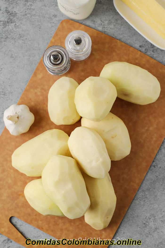 batatas descascadas para fazer o melhor purê de batatas