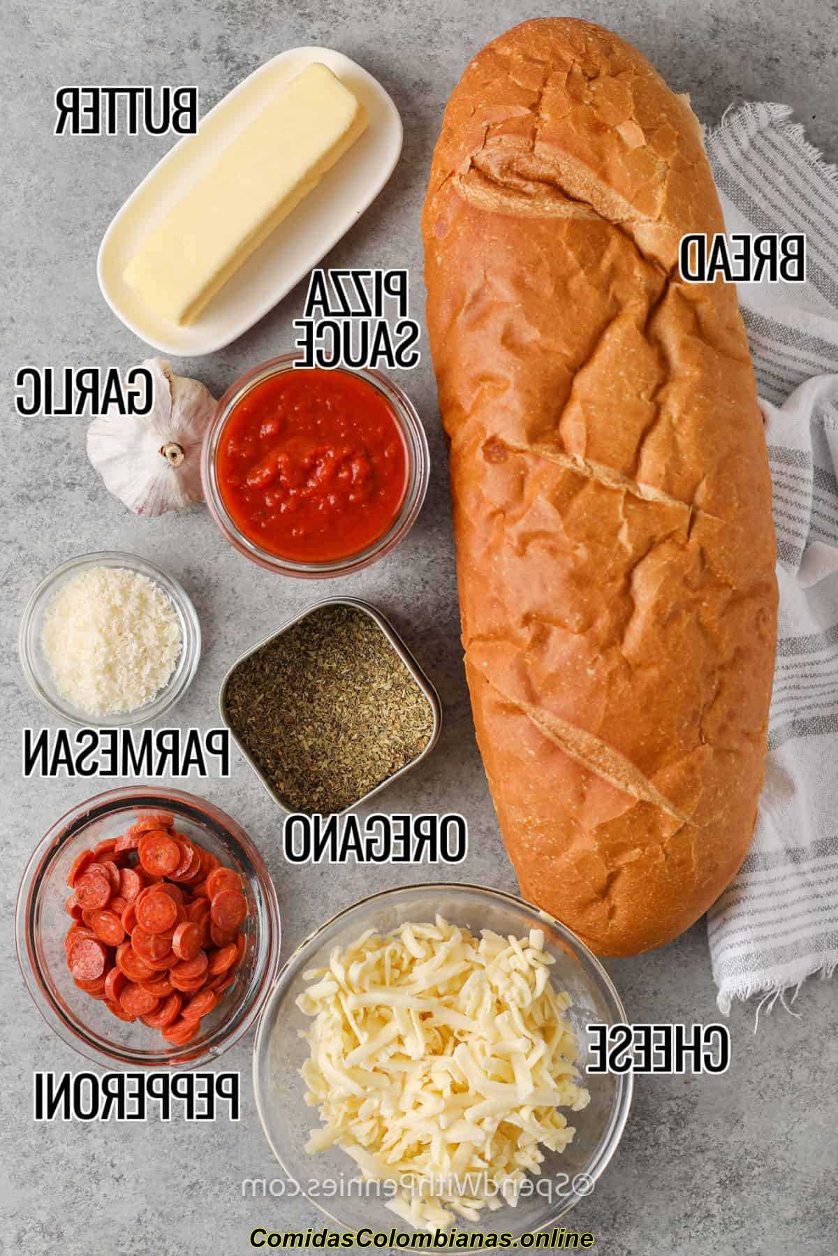 Ingredientes da pizza de pão francês com rótulos