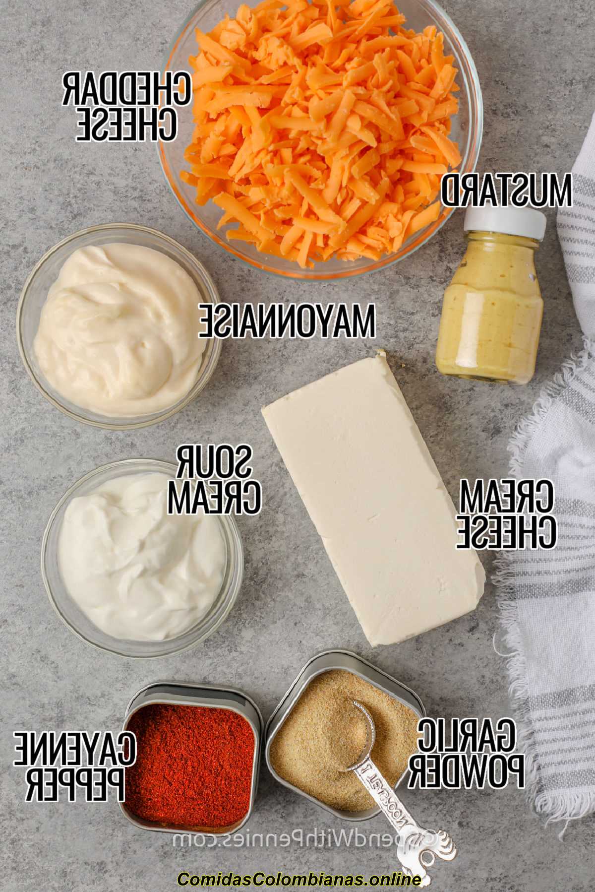 ingredientes para hacer Easy Cheese Dip con etiquetas
