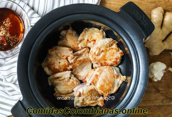 Muslos de pollo Crock Pot en la olla de cocción lenta