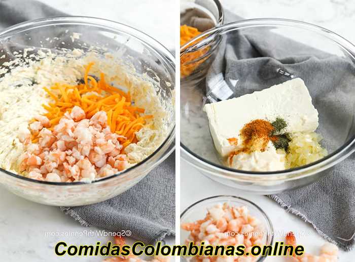 La imagen de la izquierda son los ingredientes para la salsa de camarones en un tazón de vidrio y la imagen de la derecha es la salsa de camarones con camarones y queso cheddar rallado en un tazón