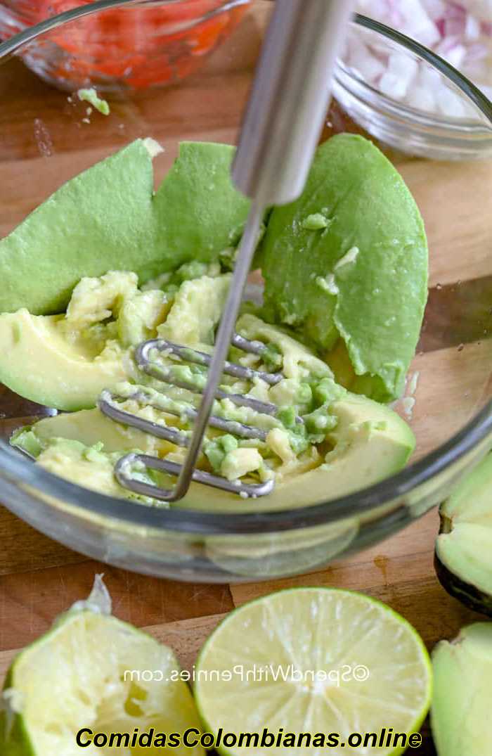 Purea di avocado per guacamole fatto in casa