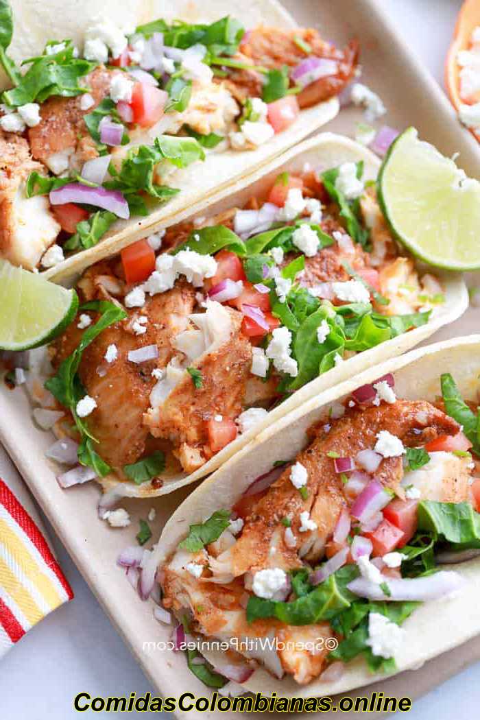 Tre Easy Fish Tacos su un piatto da portata