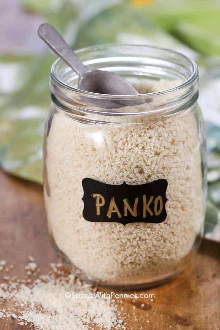 Migas de pan Panko en un frasco transparente